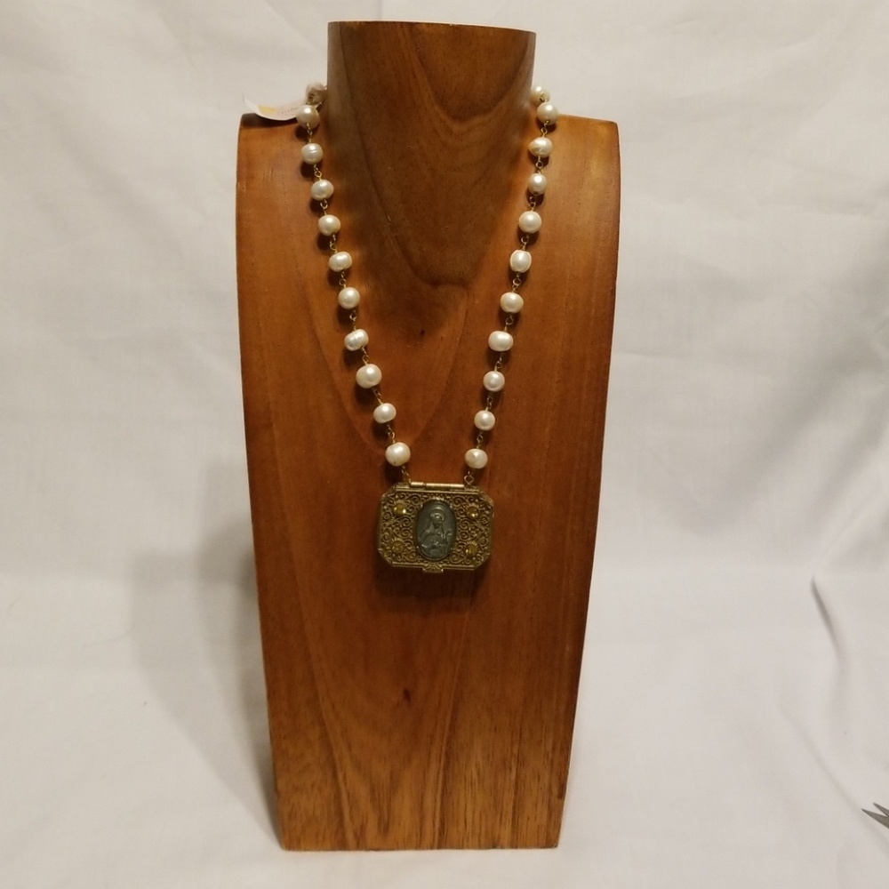New Ladies Costume Locket Necklace